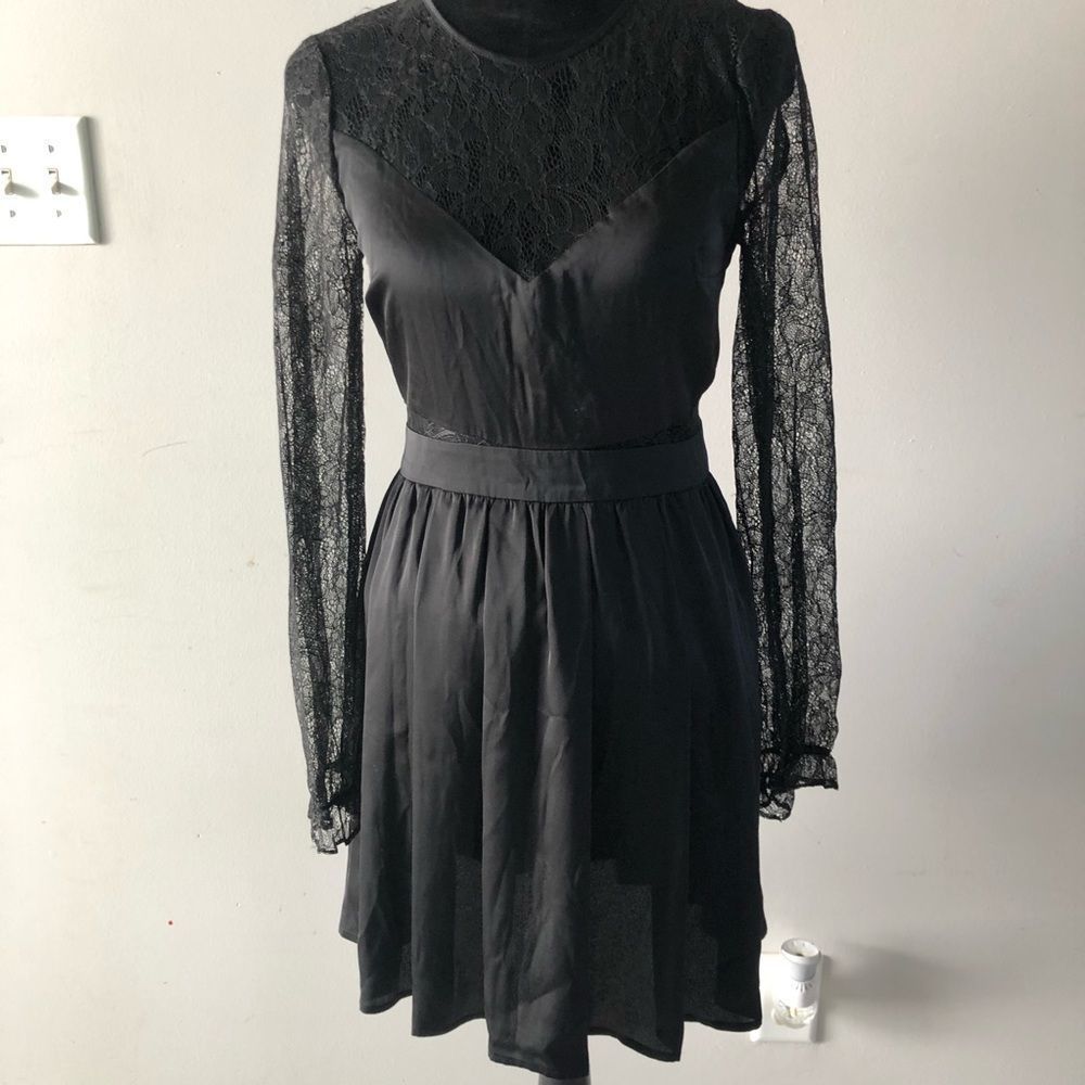 Express Women's Size S Black Floral Lace Long Sleeve Mini Dress